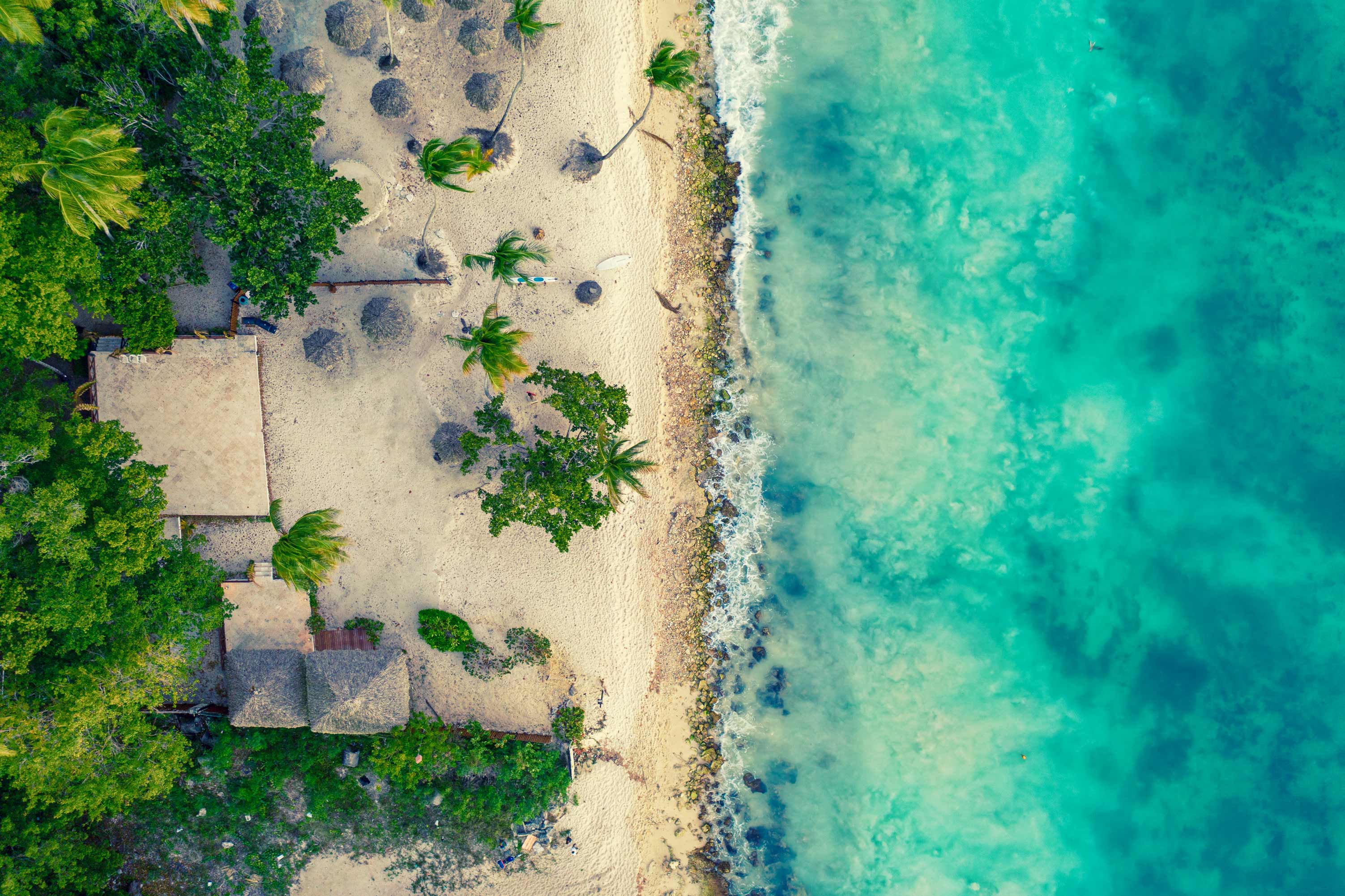 tropischer Strand von oben