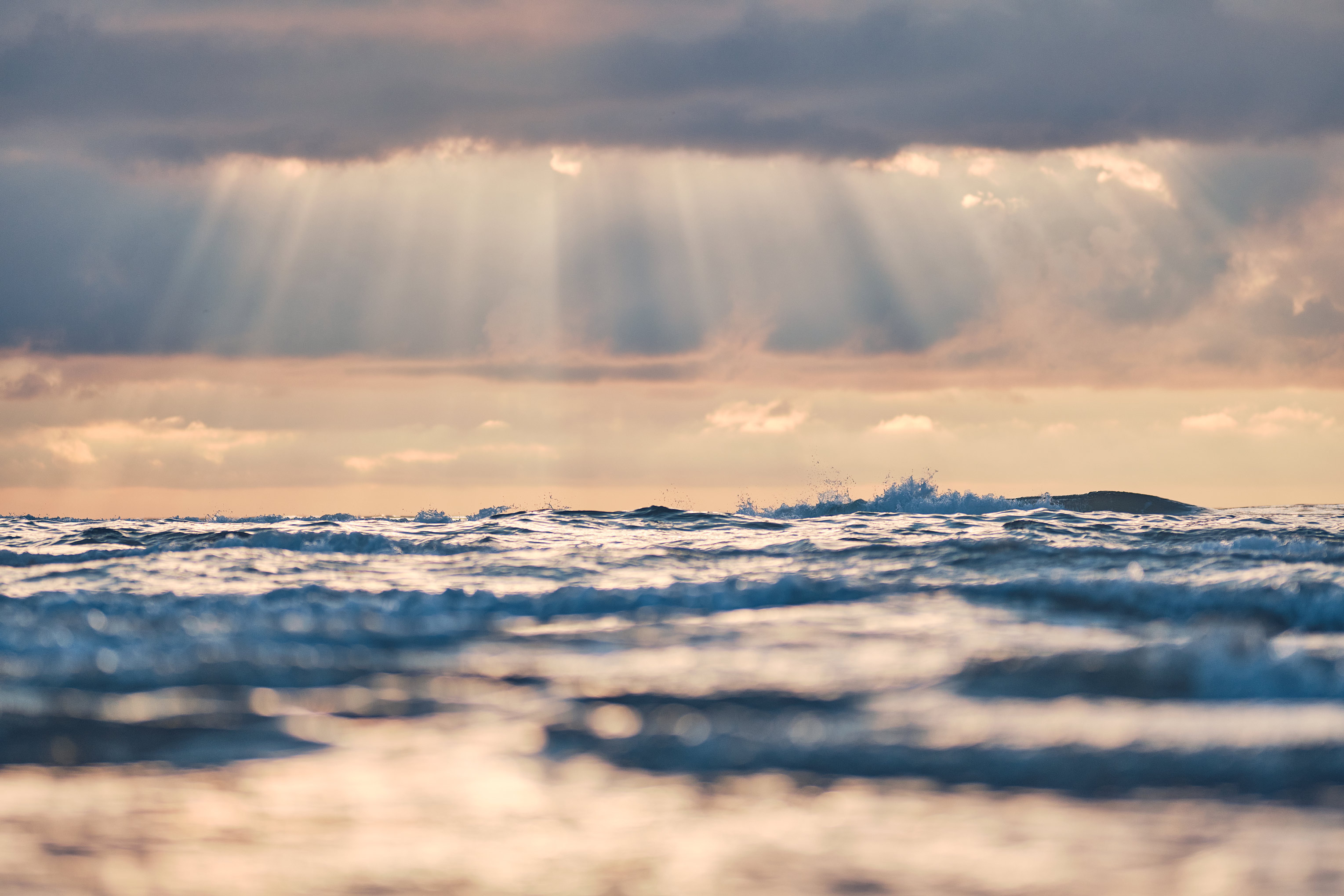 Lichtstrahlen über Meer